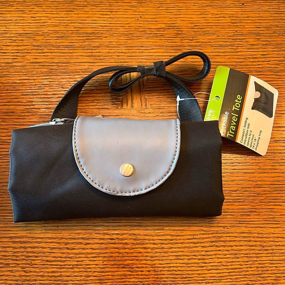 NWT.  Smooth Trip Packable Travel Tote